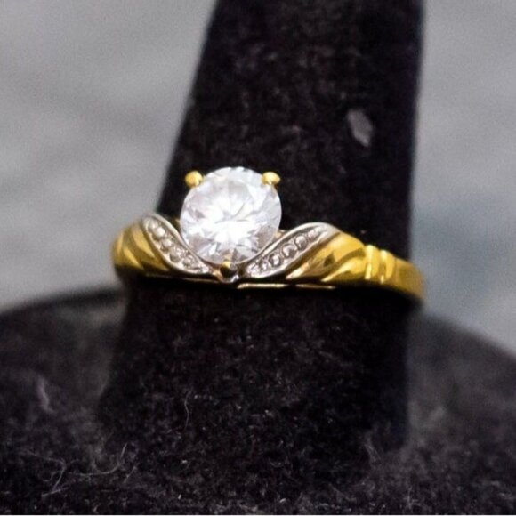 Size 8, Vintage Art Deco Clear Gem Gold Plated Intricate Ring by Lind - G52 - Picture 1 of 3